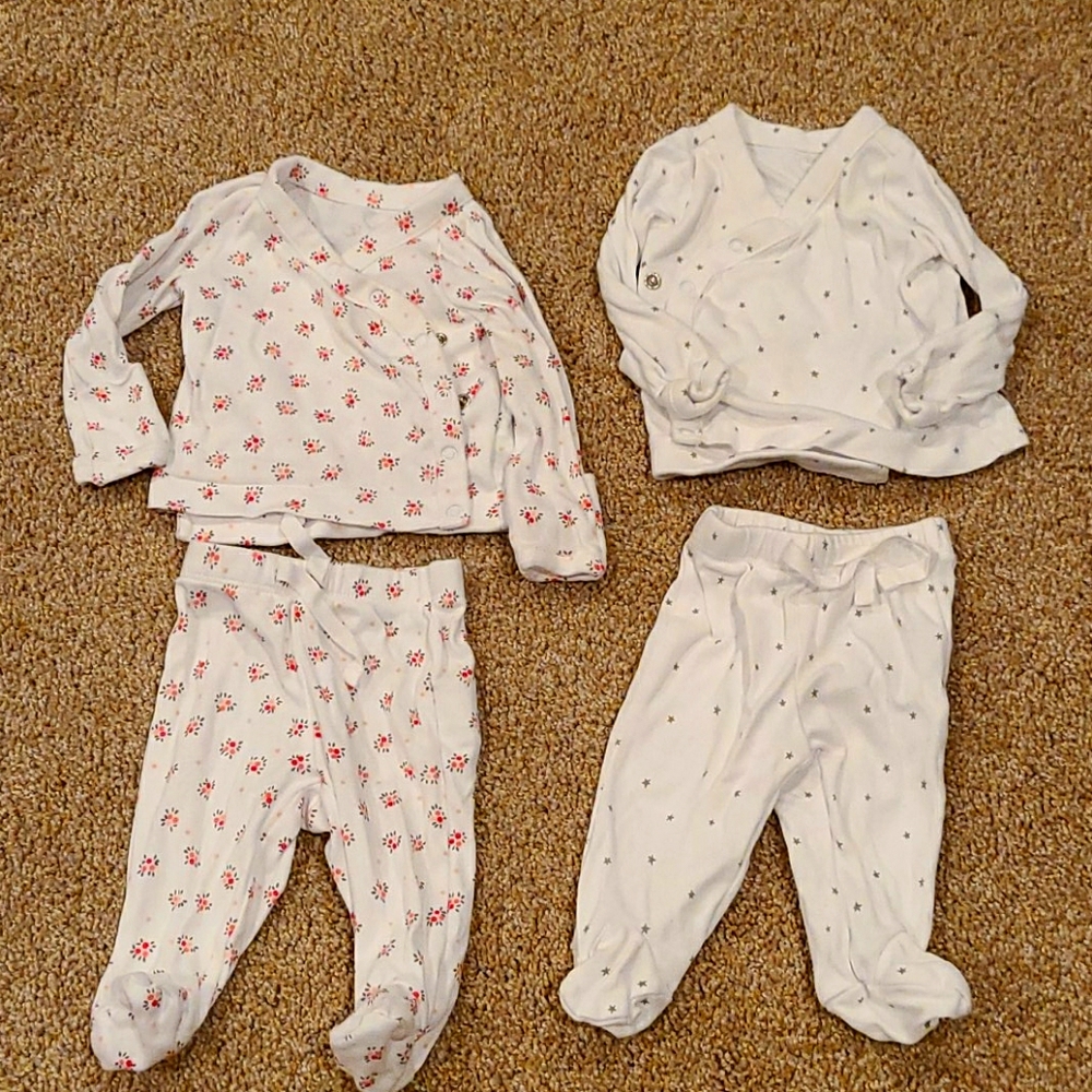 2 newborn baby gap sets